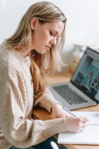 Payer quelqu’un pour faire son CV : Acheter un CV en ligne